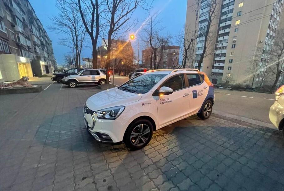 Во Владивостоке запустят каршеринг с китайскими электрокарами. Они уже на улицах
