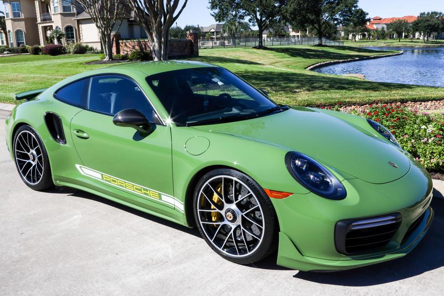 На продажу выставили очень зелёный Porsche 911 Turbo S