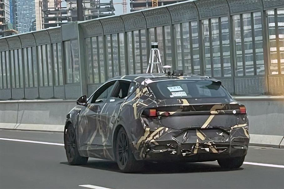 Шпионы сфотографировали Lotus Eletre с высокой камерой на крыше