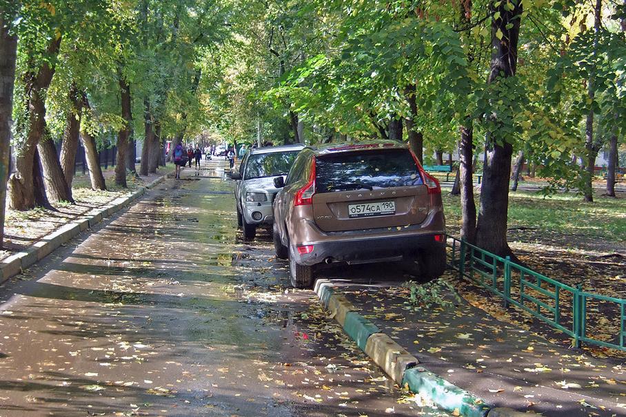 Как не получить штраф за парковку во дворе