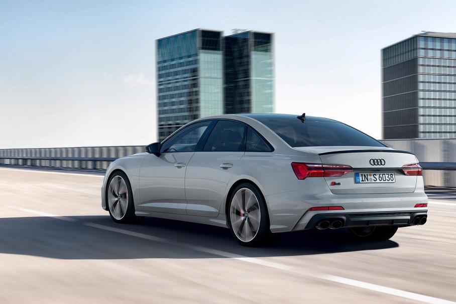 Audi добавила «очень черный» пакет для новых S6 и S7