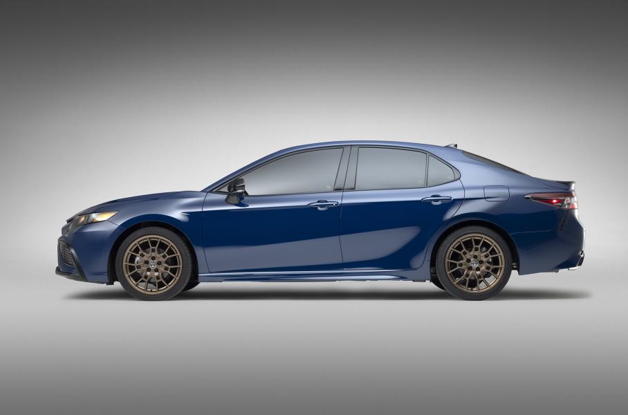 Toyota обновила «темную» версию Camry