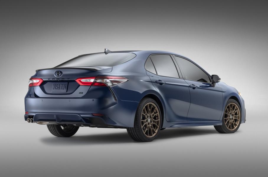 Toyota обновила «темную» версию Camry