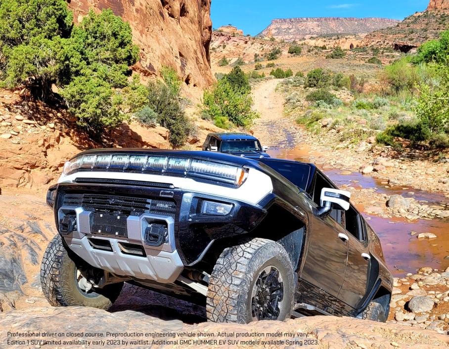 Глава GM показал, как испытывают GMC Hummer EV SUV на бездорожье