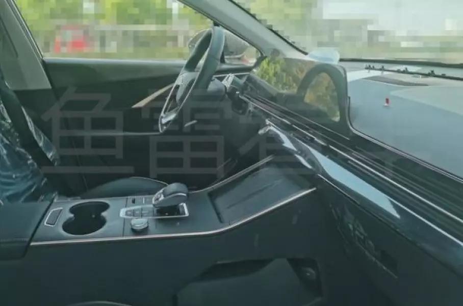 Шпионский снимок салона европейского Chery Omoda 5
