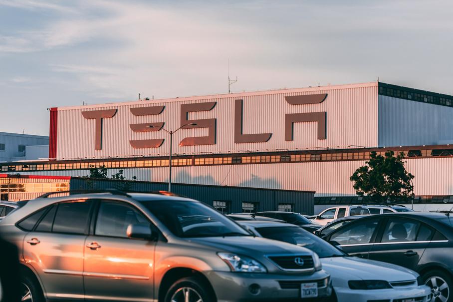 Tesla увольняет сотрудников из-за «плохого предчувствия» Илона Маска
