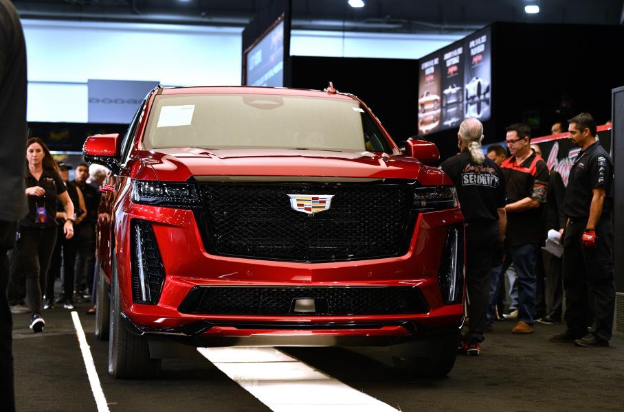 Первый Cadillac Escalade-V оказался вдвое дороже Lamborghini Urus