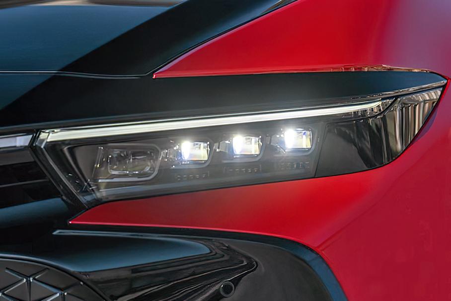 Toyota показала еще одну частичку новой Crown