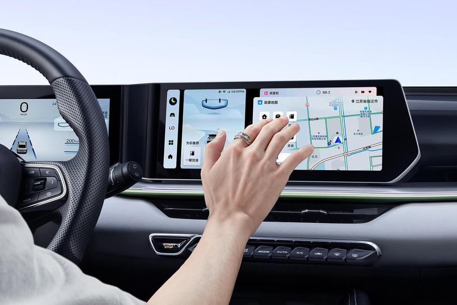 Салон обновленного Geely Coolray