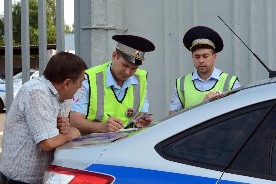В России разрешили конфисковывать автомобили за езду без прав