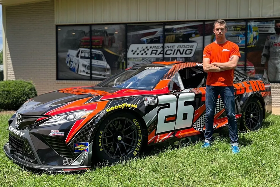 Россиянин примет участие в гонках NASCAR за рулем Toyota Camry