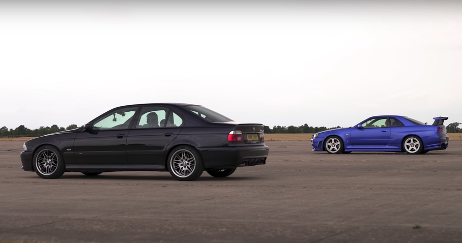 Классические спорткары BMW и Nissan сравнили в гонке по прямой