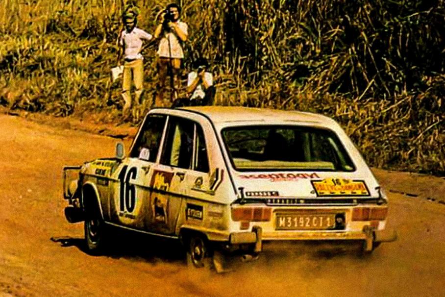На Renault 16 под номером 16 стартовала француженка Клодин Буше. Смелая женщина это как минимум. Но до финиша не добралась и она