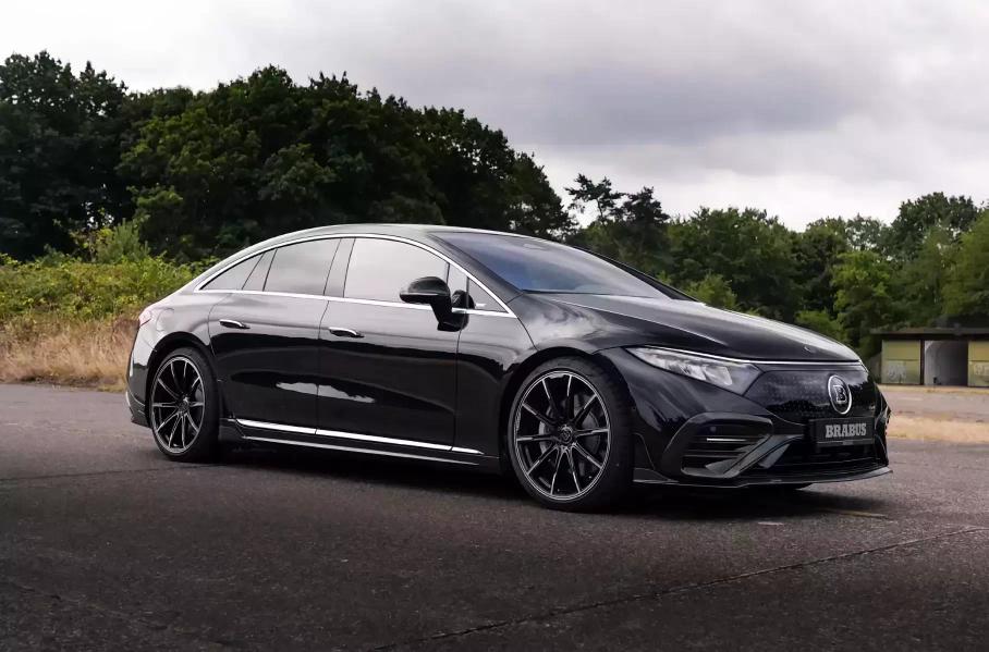 Очередной рекорд Porsche Taycan, новый кроссовер Changan и Mercedes-Benz EQS от Brabus: главное за неделю