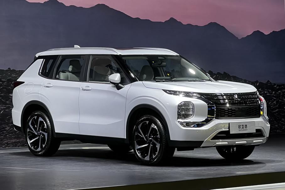 Mitsubishi добавила турбомотор в гамму нового Outlander