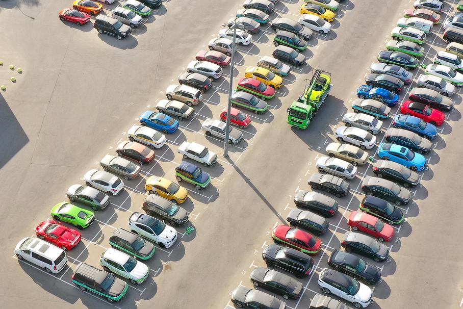 Московскую штрафстоянку с суперкарами сняли с воздуха