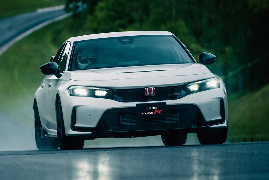 Покупателям Honda Civic Type R придется ждать хэтчбеки по полгода