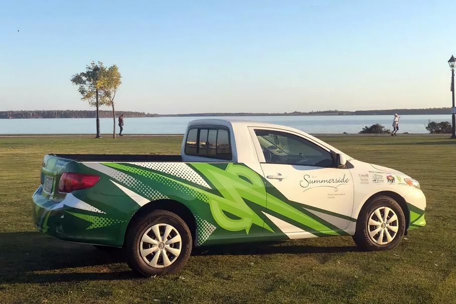 Старые Toyota Corolla массово превращают в электрические пикапы