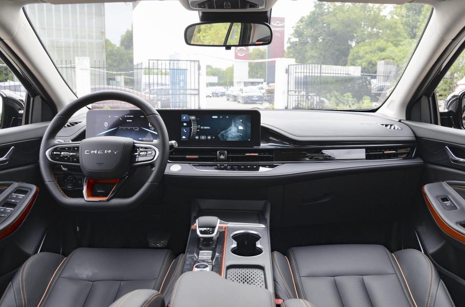 Большой 197-сильный седан Chery в стиле Lexus оказался дешевле Lada Vesta 