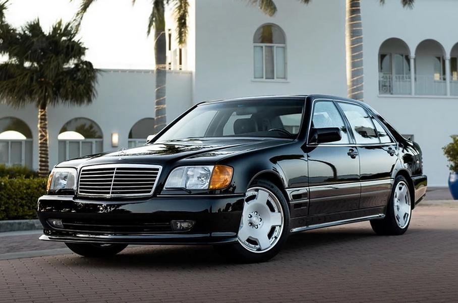 Посмотрите на рестомод 30-летнего Mercedes-Benz S-Class с мотором V12 7.6