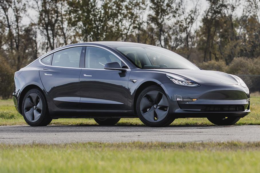 Tesla отзывает миллион электрокаров из-за опасных стеклоподъемников 