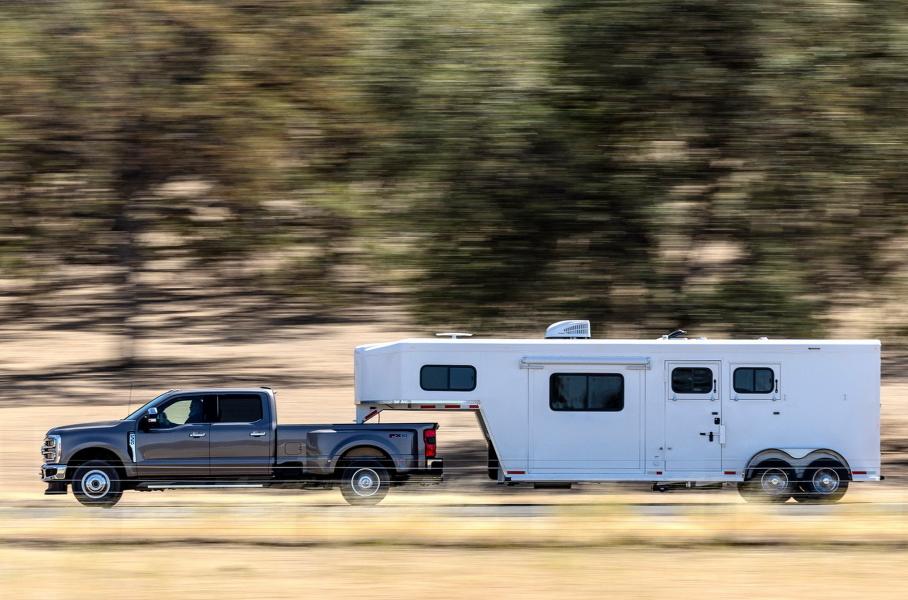 Новый Ford F-350 Super Duty с длинной базой и двускатной задней осью