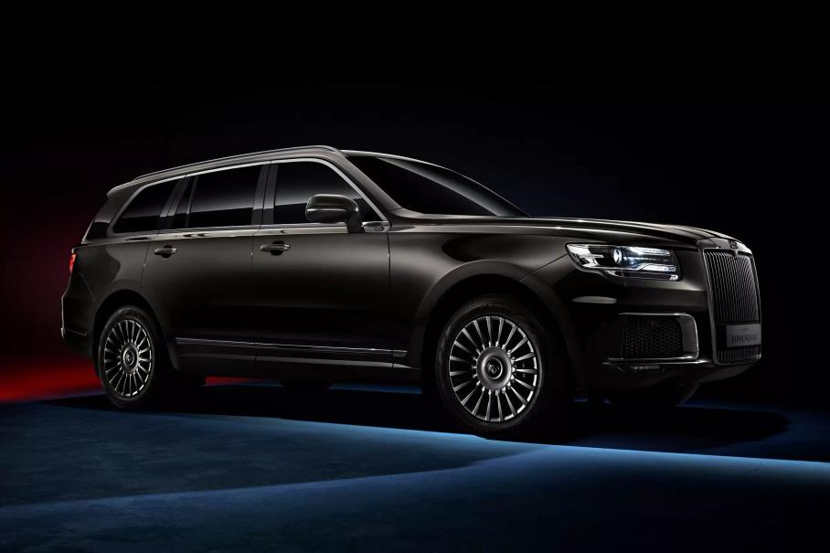 Долгожданный внедорожник Aurus, гибридный суперкроссовер BMW XM и уникальный родстер Ferrari: главное за неделю