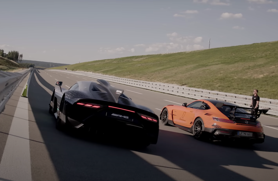 Mercedes-AMG One и Mercedes-AMG GT Black Series сравнили в гонке на прямой
