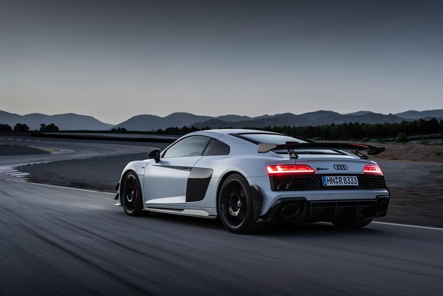 Представлен последний суперкар Audi с двигателем V10