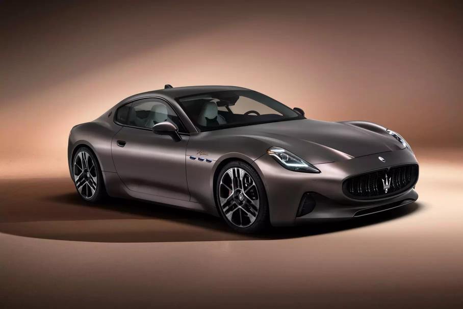 Новый Maserati GranTurismo, обновлённые Mercedes-Benz и последний Ford GT: главное за неделю