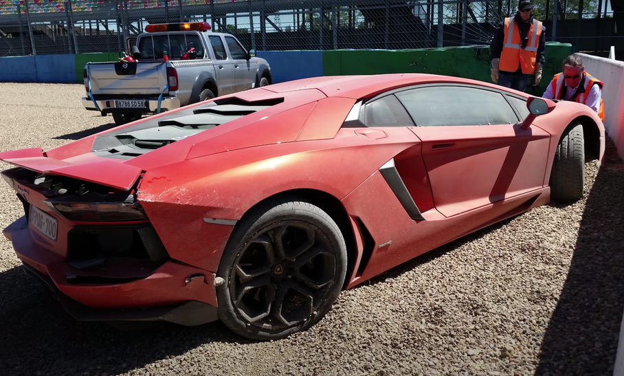 Владелец Lamborghini Aventador потратил 342 тысячи евро на ремонт после аварии