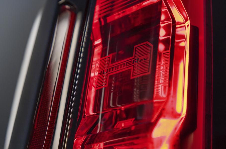 Замена фонарей электропикапа Hummer стоит как половина Lada Granta
