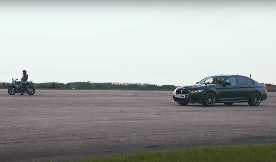 BMW M5 CS сравнили в гонке с супербайком BMW M1000RR