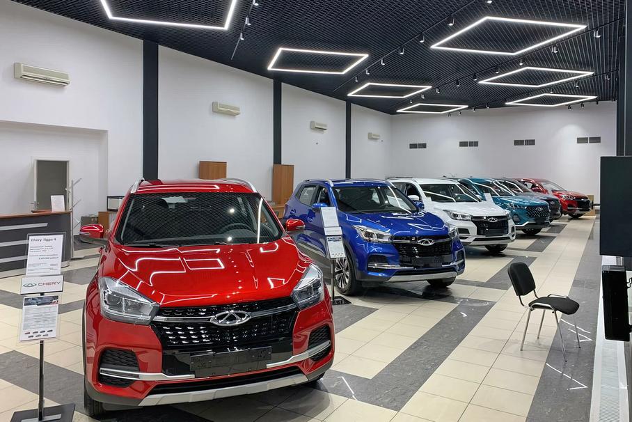 Продажи новых автомобилей в России рухнули на 63 процента