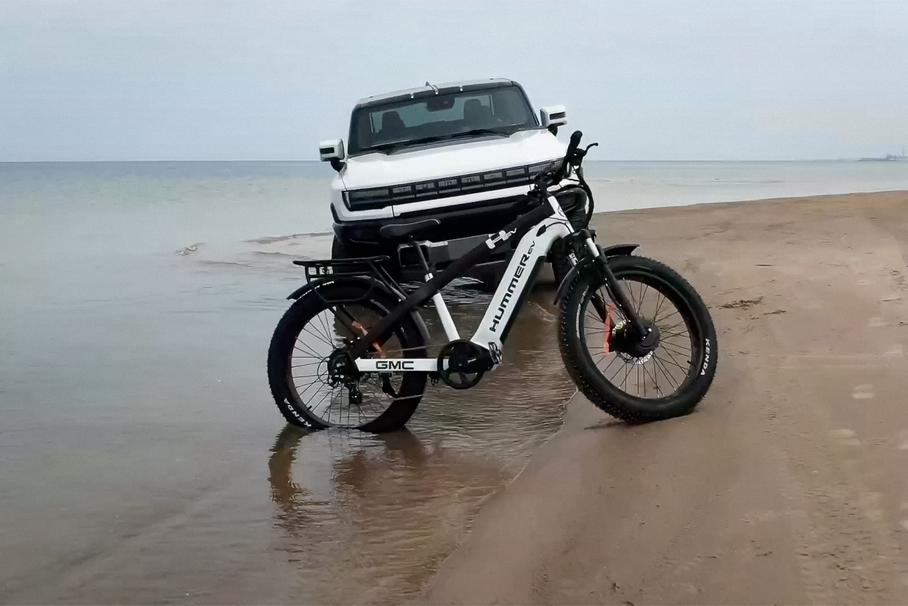 GMC выпустила электробайк в пару к пикапу Hummer EV 