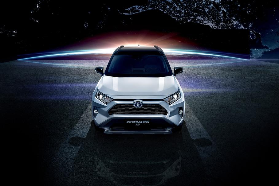 Российские дилеры Toyota наладили поставки RAV4. Раскрыты цены