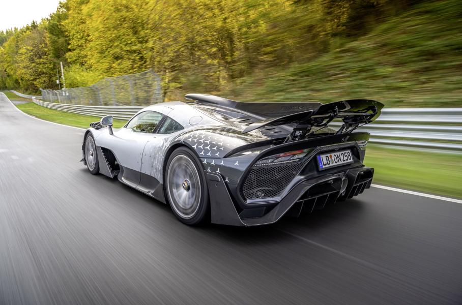 Супергибрид Mercedes-AMG One стал самой быстрой серийной машиной Нюрбургринга