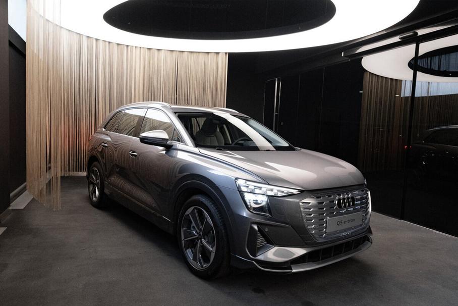 В России начали продавать электрокроссоверы Audi Q5 e-tron