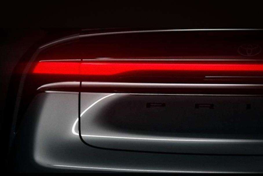 Toyota показала заднюю оптику нового Prius за два дня до премьеры