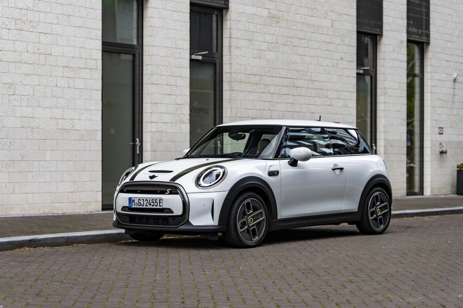 Электромобиль MINI получил «полярную» версию