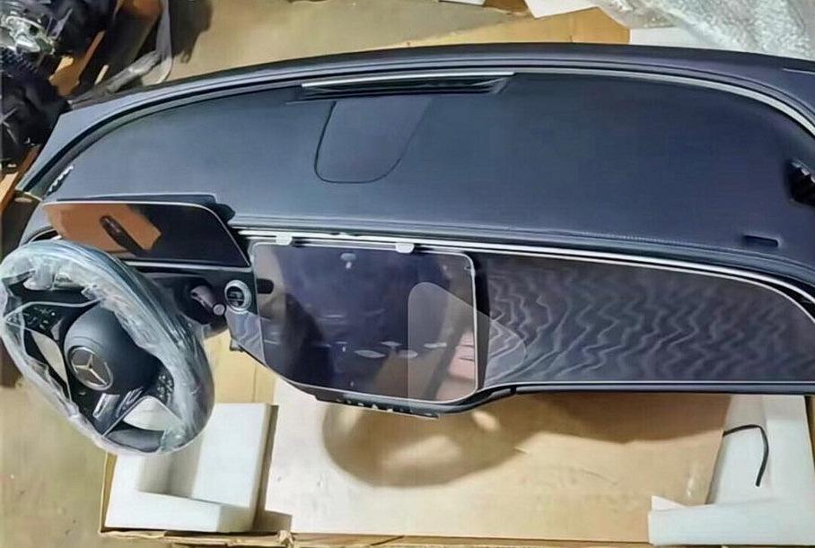 Необычный интерьер нового Mercedes E-Class раскрыли до премьеры