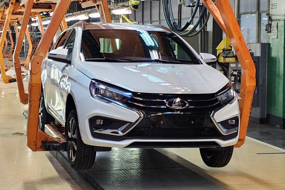 АвтоВАЗ начнет 2023 год с выпуска двух моделей в 16 комплектациях