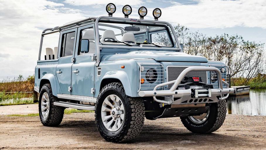 E.C.D Automotive Design сделал Defender с чертами Porsche и Ferrari