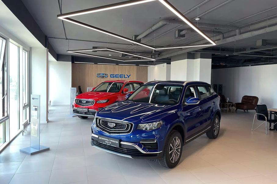 Россиянам не продают автомобили Geely в Беларуси. И вот почему