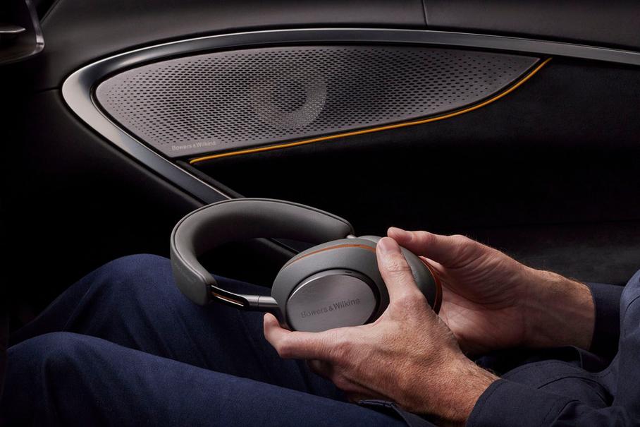 Bowers & Wilkins сделал эксклюзивные наушники в стиле McLaren