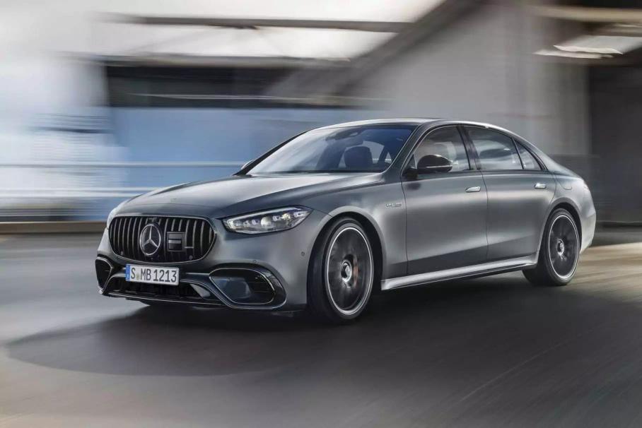Самый мощный S-Class в истории, 717-сильный Dodge на «механике» и флагманский кроссовер Chery: главное за неделю