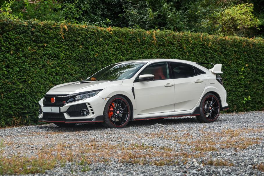Двукратный чемпион Формулы-1 продает свой Honda Civic Type R