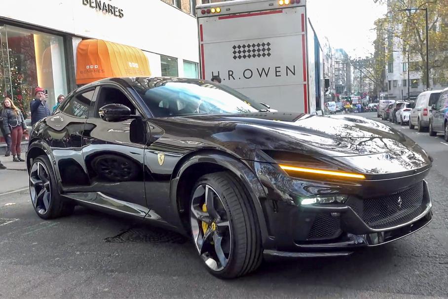 Кроссовер Ferrari Purosangue впервые показали на «живом» видео