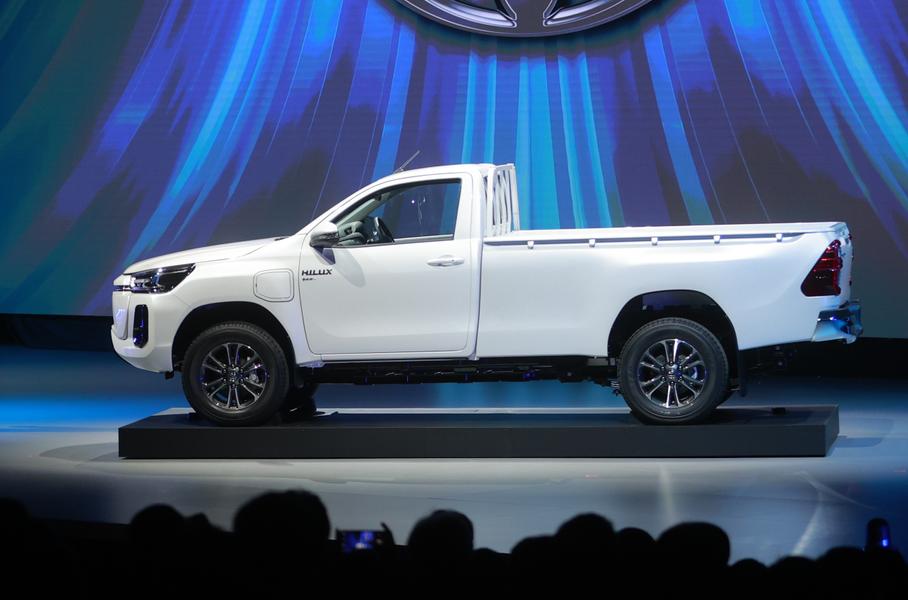 Toyota перевела пикап Hilux на электротягу