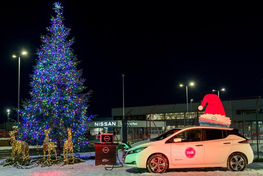 Nissan придумал необычный способ зажечь рождественскую елку